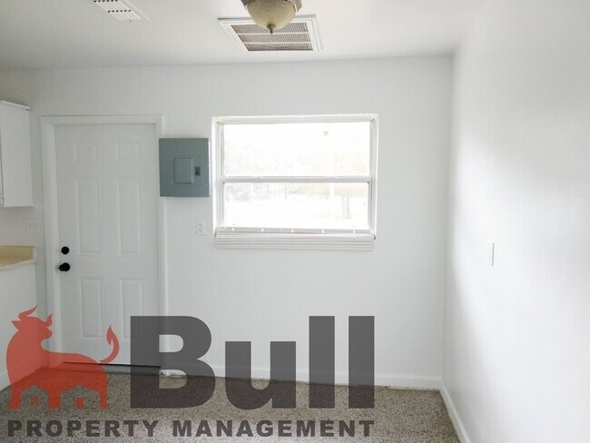 Foto del edificio - 499 Ruffel St