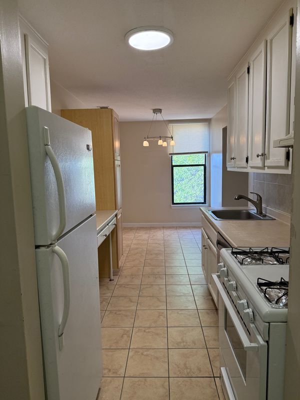 Building Photo - 70 Shrewsbury Green Dr