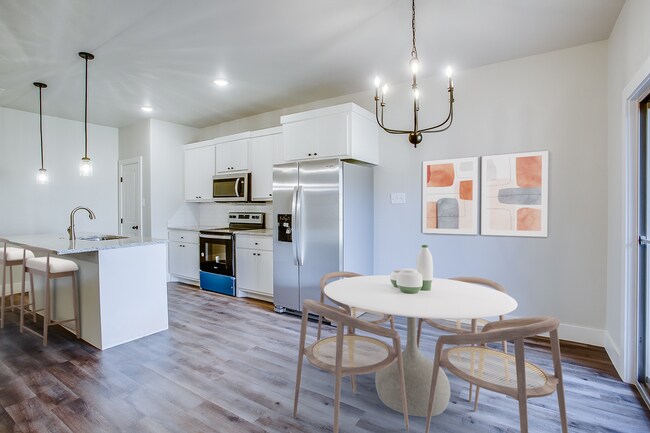 Foto del edificio - Wonderful Townhome in Cooper District!