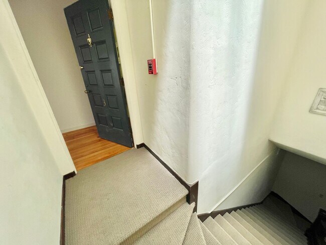 Foto del edificio - Bright and Airy 2 Bedroom Penthouse in the...