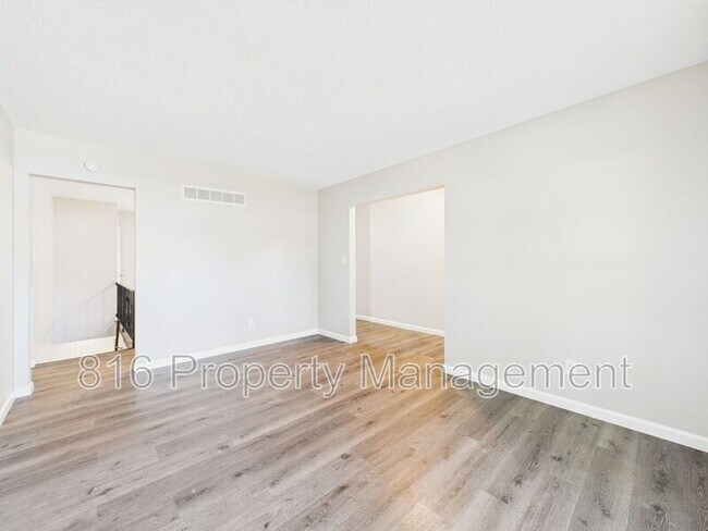 Building Photo - 11125-11127 E 84th Terr