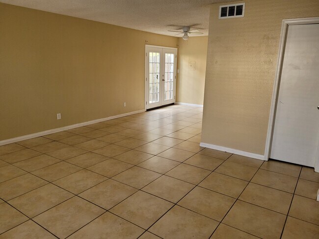 Building Photo - 401 12th Ave SE