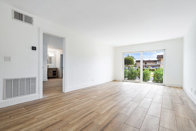 Foto del edificio - 401 Southwind Dr