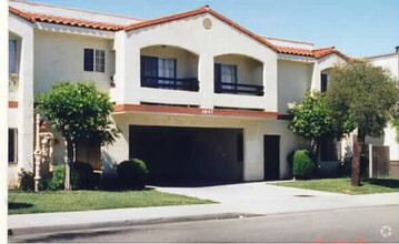 Building Photo - Newly Renovated 1 bedroom