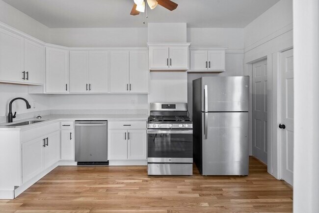 Foto del edificio - 497 E 6th St