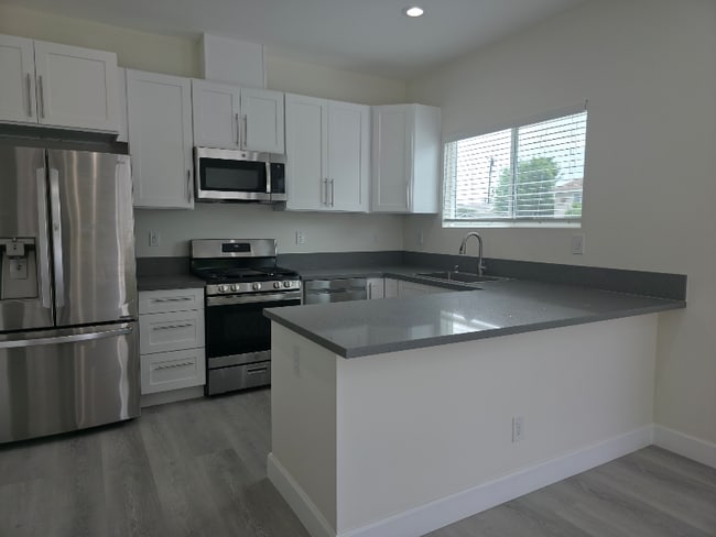 Foto del edificio - 18635 Knapp St