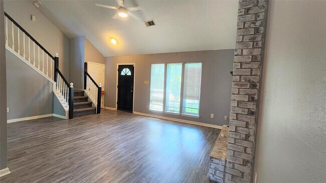 Foto del edificio - 4502 Hickory Downs Dr
