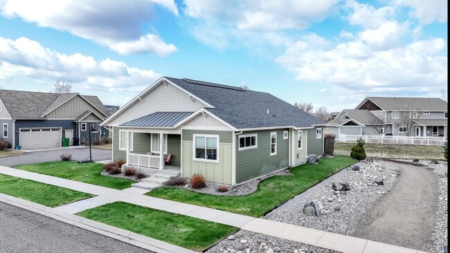Building Photo - 2421 Lasso Ave