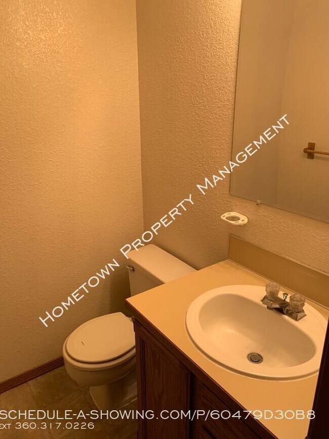 Building Photo - Lake Forest Home Available NOW!