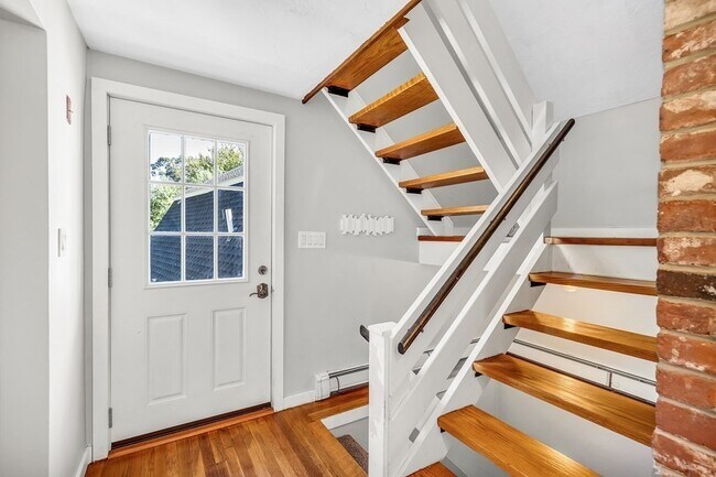Building Photo - 2 Clover Hill Rd