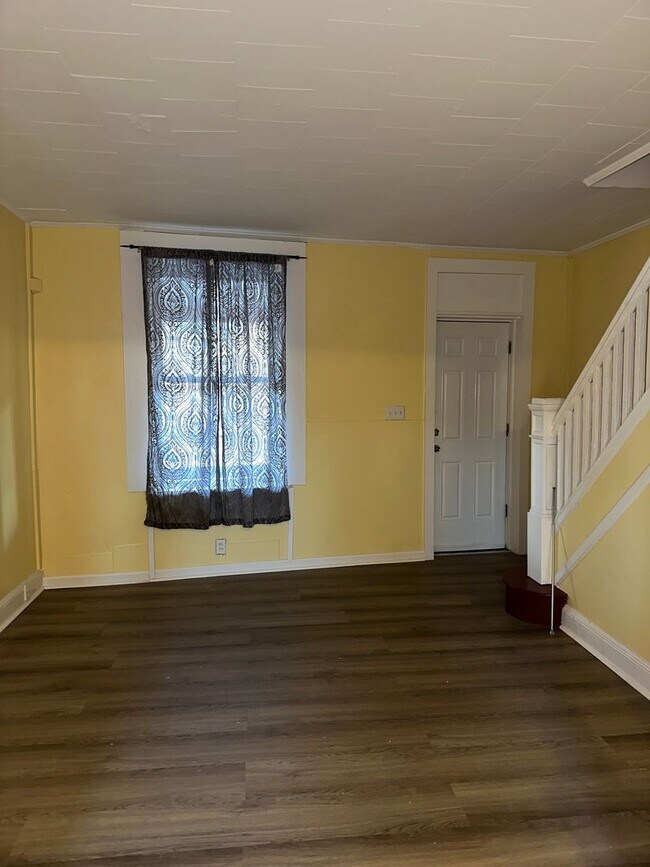 Foto del edificio - Spacious Home for Rent! Partially Finished...