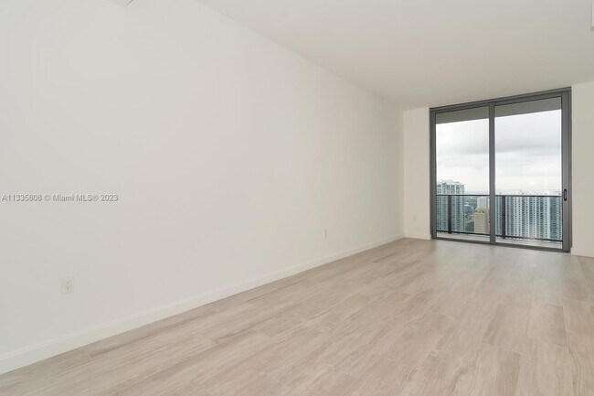 Foto del edificio - 45 SW 9th St