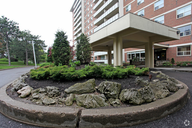 Building Photo - Bayview Towers