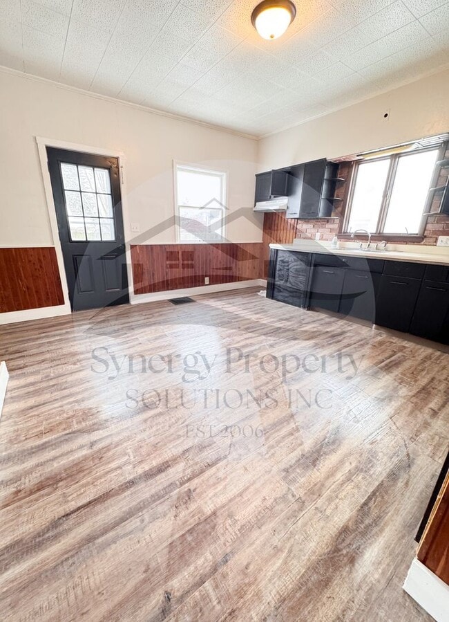 Building Photo - 211 John St