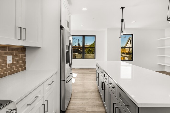 kitchen table seating - 5634 South Curtice Street