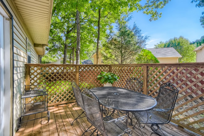 Building Photo - 117 Southampton Ct