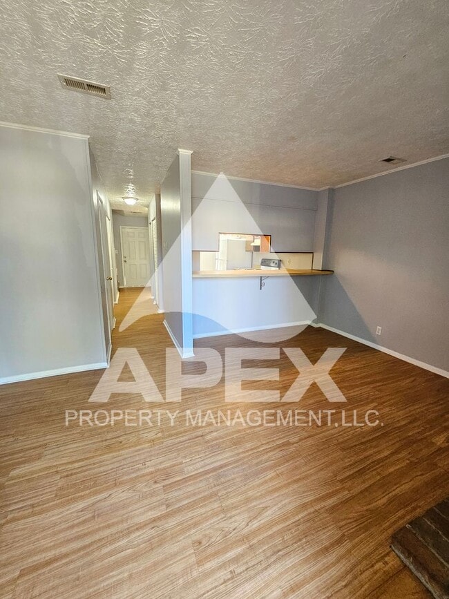 Building Photo - Convenient 2 Bd-1.5 Townhouse in WEST KNOX...