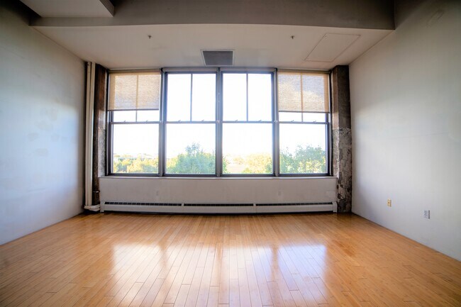 Building Photo - 156 Porter St