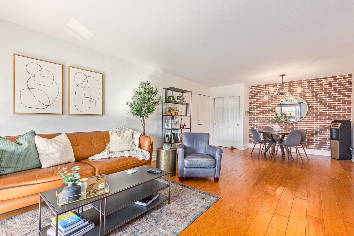 Foto principal - 3825 E Camelback Rd