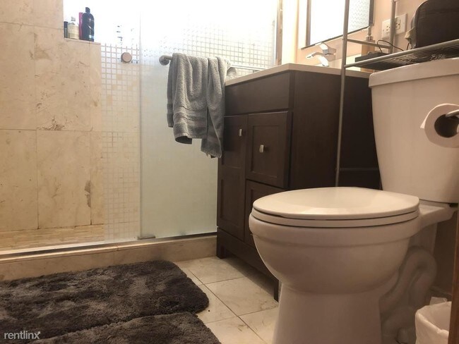 Foto del edificio - 2831 W Fullerton Ave