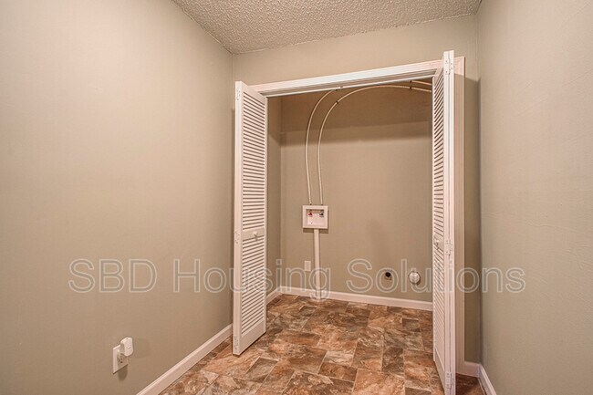 Foto del edificio - 8803 E 72nd St