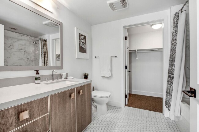 Interior Photo - The BW