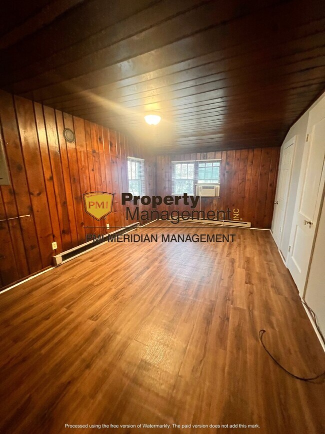 Building Photo - Cozy and Charming 1 Bed Duplex in Greenfie...