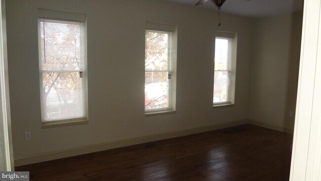 Foto del edificio - 767 Washington Blvd