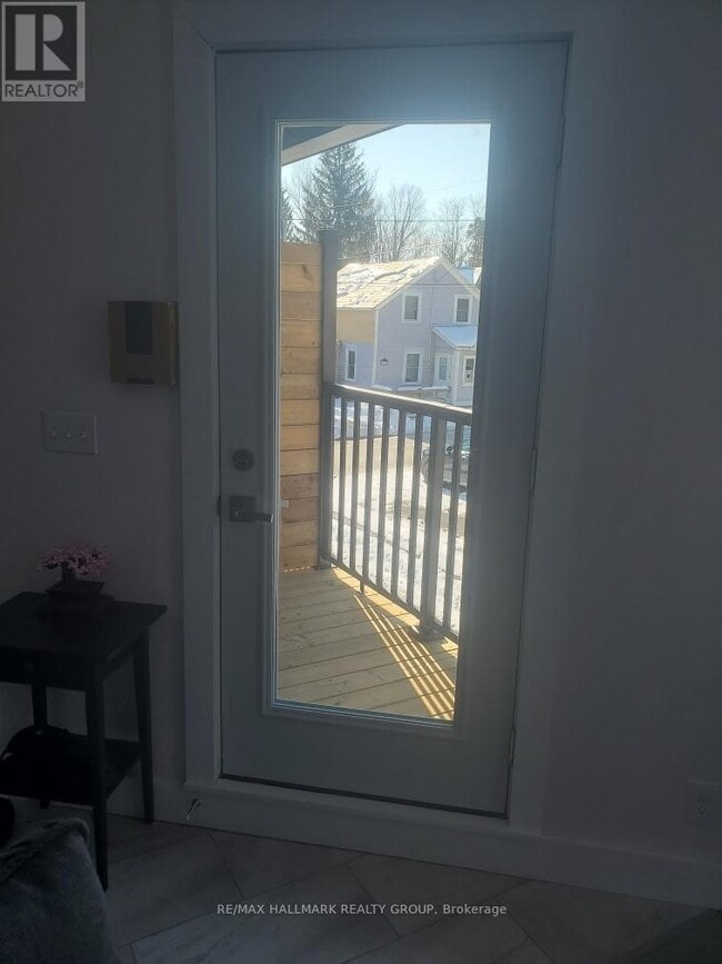 Building Photo - 117 Drummond St W