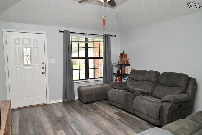 Foto del edificio - 5216 Brookwood Dr