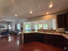 Building Photo - 624 Leonard Ln
