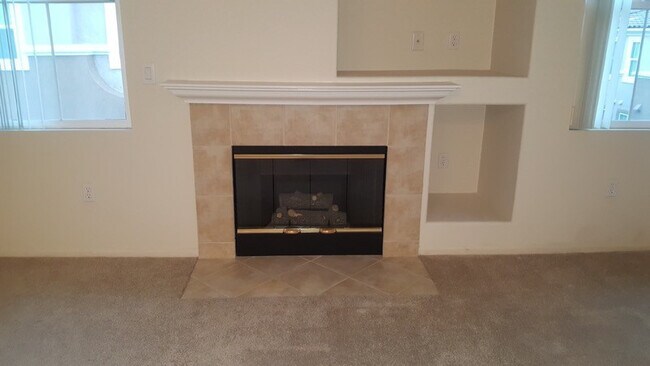 Foto del edificio - Savannah Terrace 2 BR, 2 BA Unit In Sabre Springs