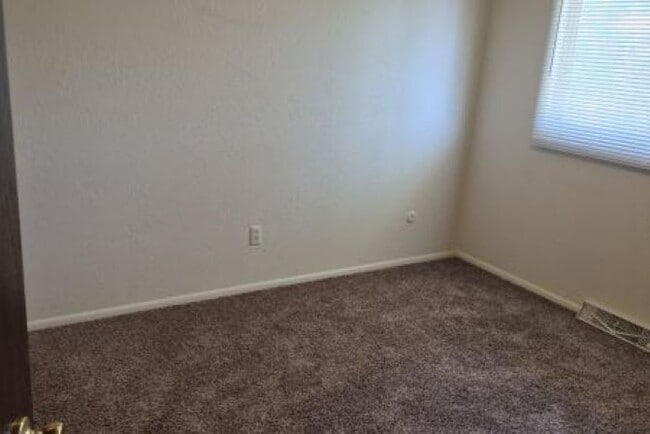 Building Photo - 2901 Vermillion Dr