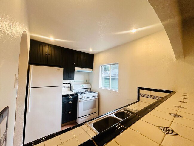 Building Photo - 1102 Westerly Terrace