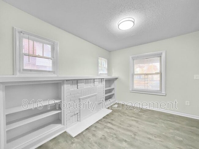 Foto del edificio - 2231 E 68th St