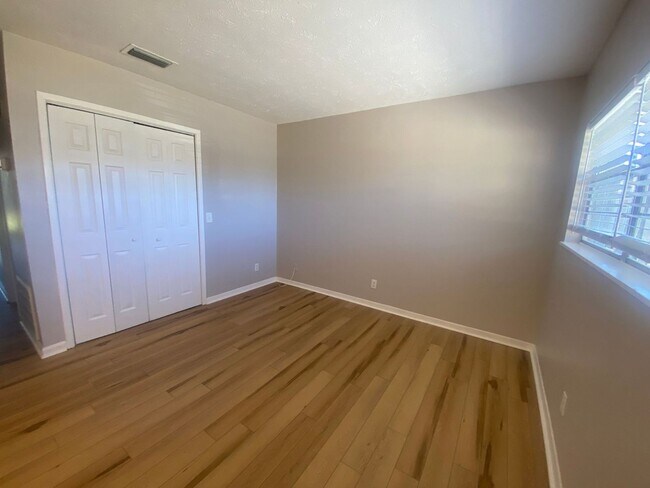 Foto del edificio - 1812 Arthur Ave