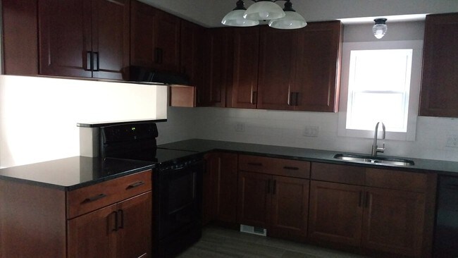NEW KITCHEN - 40 Chestnut Ave