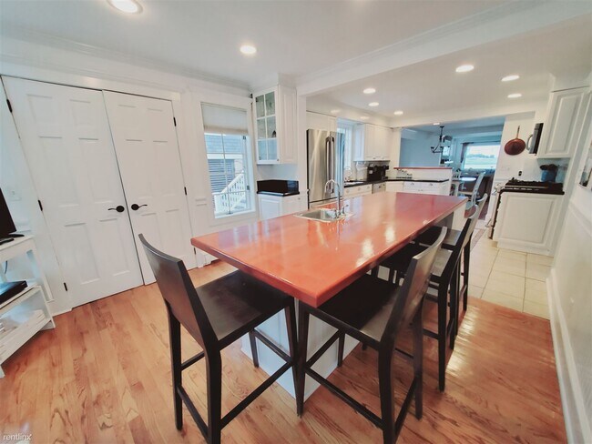 Foto del edificio - 4 br, 3.5 bath House - 20 Harbor View Ave