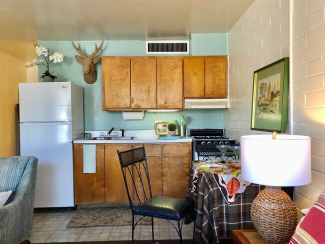 Kitchen - Spanish Trail Suites