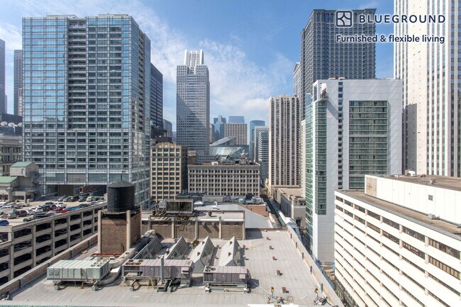 Foto del edificio - 63 E Lake St