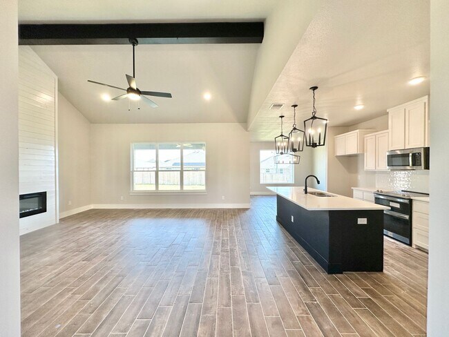 Foto del edificio - Viewable Now By Appointment!