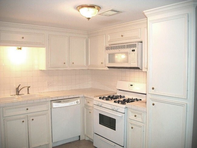 Foto del edificio - 860 E 25th St