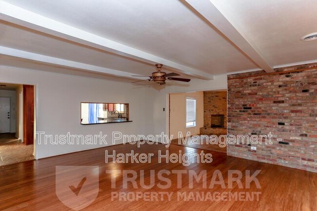 Foto del edificio - 101 Highland Oaks Dr