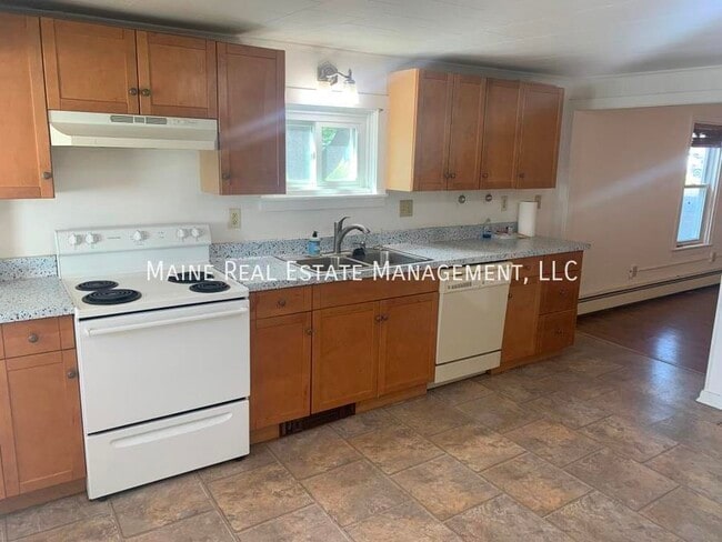 Building Photo - 2478 US-2
