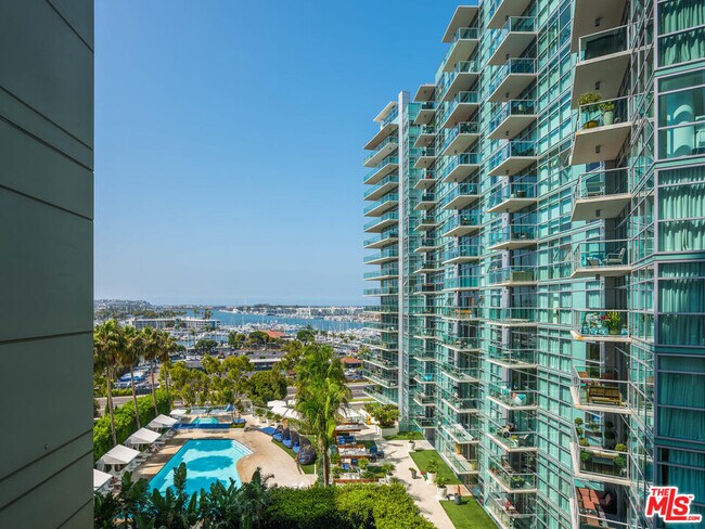 Building Photo - 13650 Marina Pointe Dr