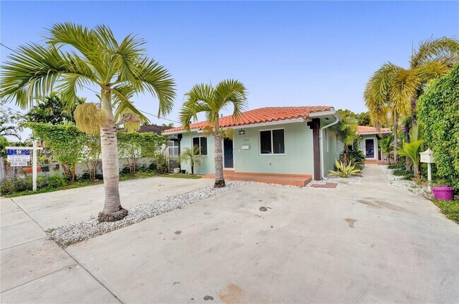 Building Photo - 2747 SW 17th St