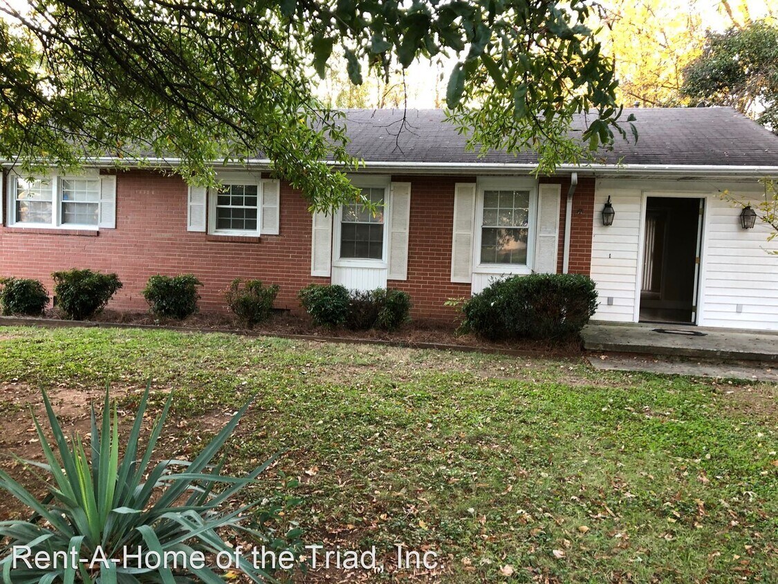 Foto principal - 3 br, 1 bath House - 2803 Holmes Rd