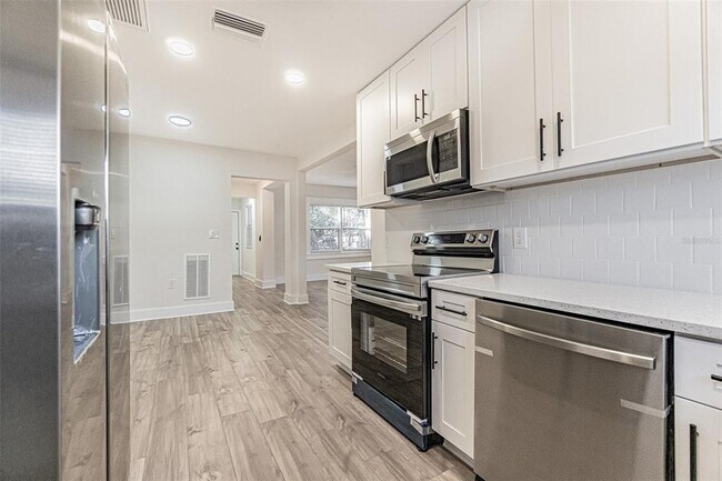 Foto del edificio - 1369 S Michigan Ave