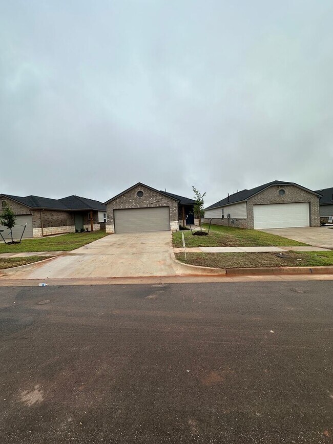 Foto del edificio - BRAND NEW Three Bedroom | Two Bath Home in...