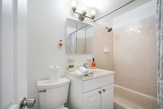 Foto del edificio - 324 E 75th St